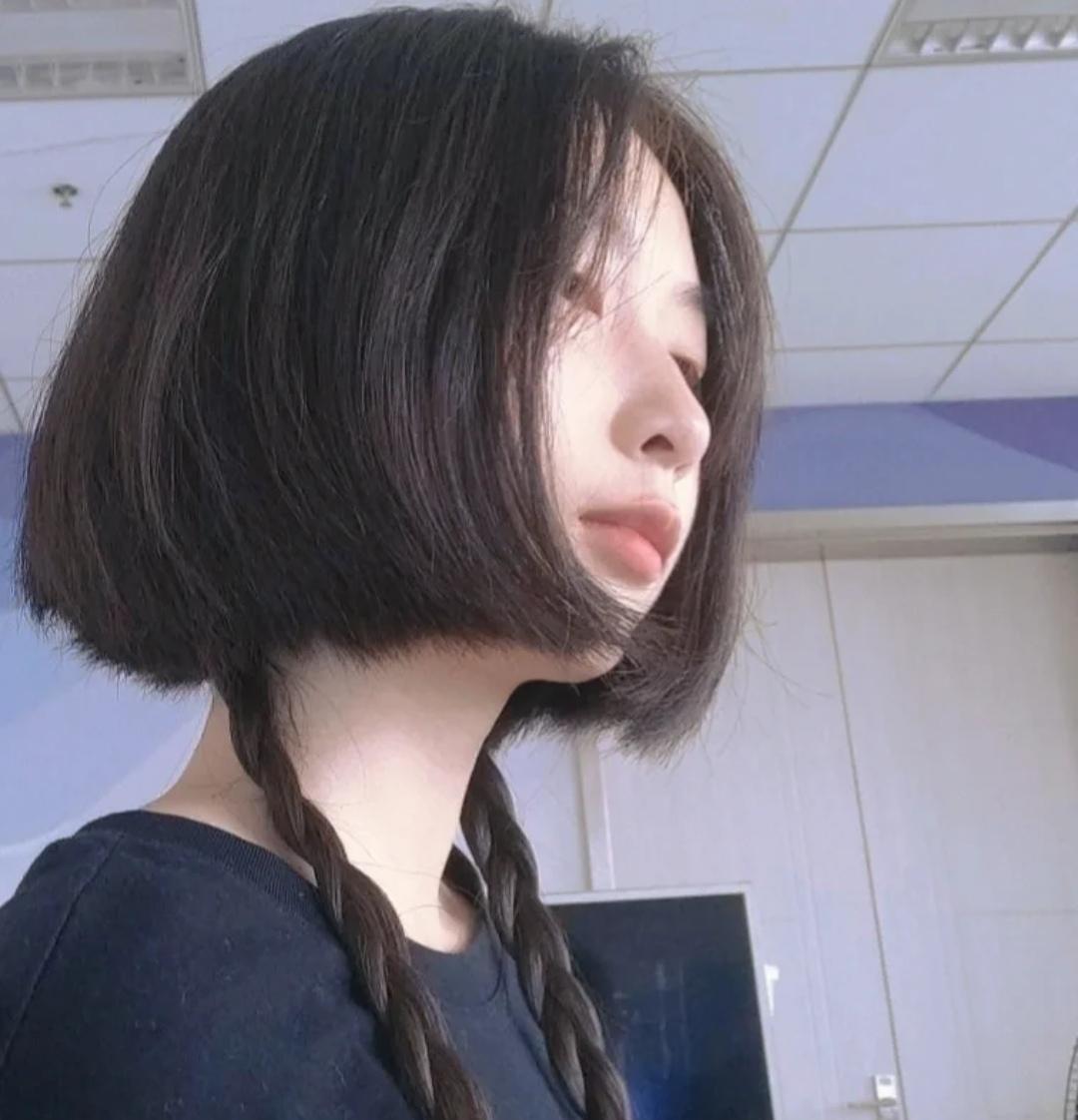 最新女发型流行趋势，打造时尚造型的详细步骤指南