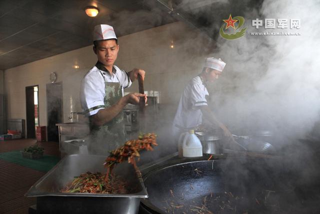 部队最新伙食,部队最新伙食，小巷深处的味蕾惊喜