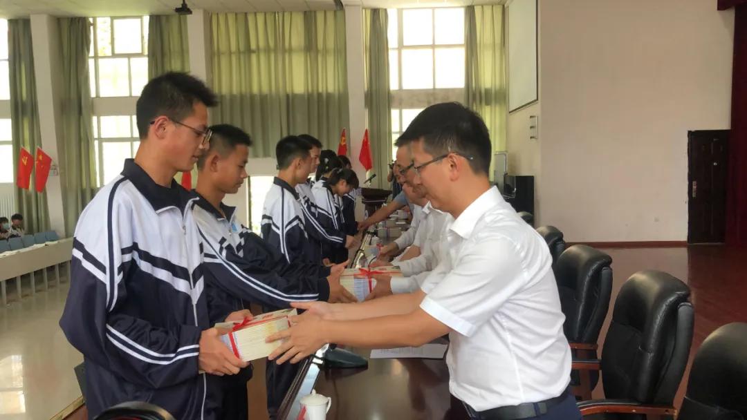 教育变革新视角下的学生最新读本探索与解读